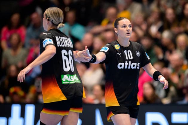 Handball, Womens European Championship Qualification, Germany Belgium, 2nd round, Group 3, Matchday 6 from left Dana Bleckmann Germany , Mareike Thomaier Germany Hamm Westpress Arena Nordrhein Westfalen Germany