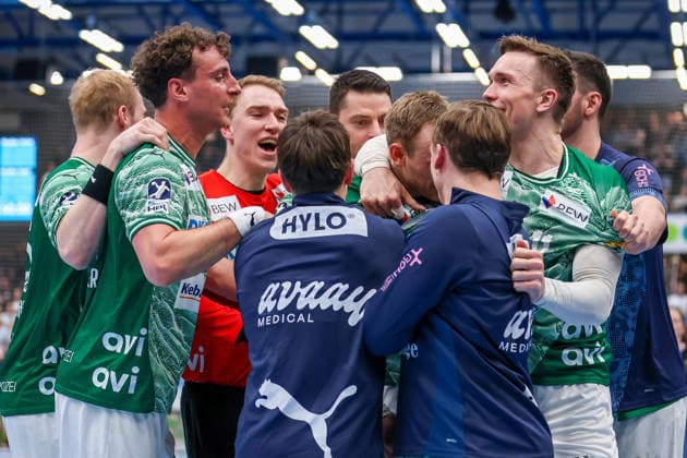 2026 04 12, xkwix, Handball, HBL, TBV Lemgo Lippe Füchse Berlin, PHOENIX CONTACT arena, 28 Matchday, Season 2025 2026 The team from Berlin cheers together because of the victory DFB regulations prohibit any use of photographs as image sequences and or quasi video Photo xKamilxWilkowskixPressefotoKochx Nordrhein Westfalen Germany
