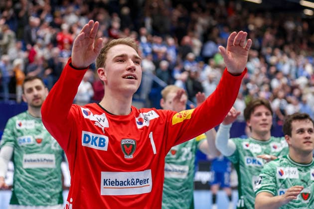 2026 04 12, xkwix, Handball, HBL, TBV Lemgo Lippe Füchse Berlin, PHOENIX CONTACT arena, 28 Matchday, Season 2025 2026 Lasse Ludwig Füchse Berlin 1 cheers and claps to the fans DFB regulations prohibit any use of photographs as image sequences and or quasi video Photo xKamilxWilkowskixPressefotoKochx Nordrhein Westfalen Germany