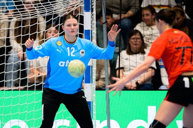 Handball, Womens European Championship Qualification, Germany Belgium, 2nd round, Group 3, Matchday 6 Goalkeeper Marie Weiss Germany Hamm Westpress Arena North Rhine-Westphalia Germany