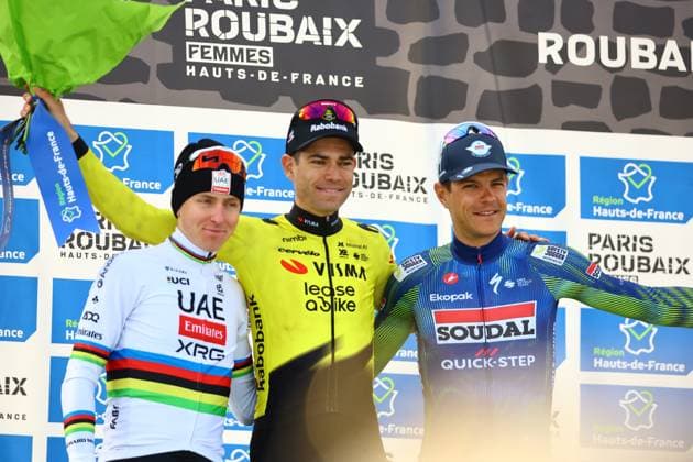 Cyclisme Paris Roubaix 2026 PHOTOPQR LE COURRIER PICARD Haslin ; Roubaix ; 12 04 2026 ; 12 04 26 Cyclisme Paris Roubaix 2026 Wout van Aert vainqueur entre Tadej Pogacar 3ème et Jasper Stuyven 3ème Photo Fred Haslin Roubaix 59 France  Copyright: xPHOTOPQR LExCOURRIERxPICARD MAXPxHaslinx 20260412LCP1348 20260412LCP1348