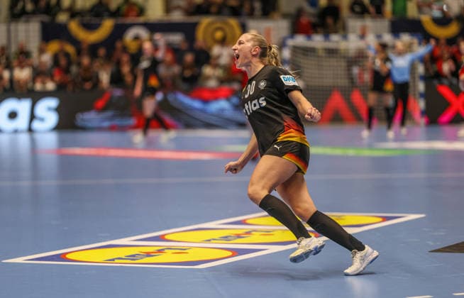 GER, Hamm, Germany vs Belgium, EHF EURO Qualifiers, Handball, EHF, Season 2025 2026, WESTPRESS arena, 6 Matchday in picture Jenny Behrend Germany Handball Women 30 , Goal, Cheering and Joy, Emotions DFB DFL REGULATIONS PROHIBIT ANY USE OF PHOTOGRAPHS AS IMAGE SEQUENCES AND OR QUASI VIDEO, 12 04 2026 Copyright: HMBxMedia HendrikxHamelau