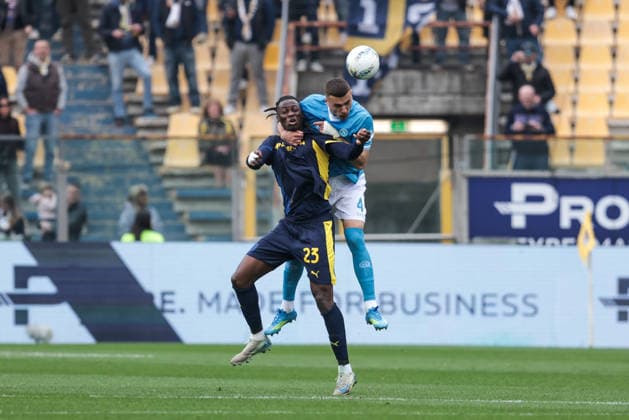 Parma Calcio 1913 v SSC Napoli - Serie A Alessandro Buongiorno of SSC Napoli and Nesta Elphege of Parma Calcio 1913 compete during the Serie A football match between Parma Calcio 1913 and SSC Napoli at Ennio Tardini Stadium in Parma, Italy, on April 12, 2026. Parma Italy  Copyright: xEmanuelexComincinix originalFilename:comincini-parmacal260412_npe1N.jpg