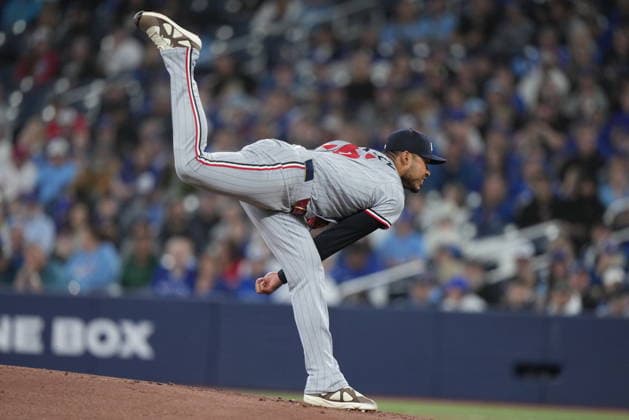 April 12, 2026, Toronto, On, CANADA: Minnesota Twins pitcher Taj Bradley (26) throws against the Toronto Blue Jays during first inning American League MLB, Baseball Herren, USA baseball action in Toronto on Sunday, April 12, 2026. Canada News - April 12, 2026  - ZUMAc35_ 20260412_zaf_c35_006 Copyright: xNathanxDenettex
