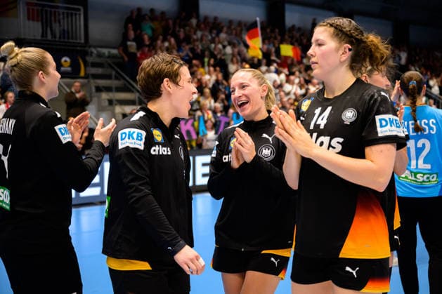 Handball, Women European Championship Qualification, Germany Belgium, 2nd Round, Group 3, Matchday 6 Alina Grijseels Germany , Jenny Behrend Germany , Marie Steffen Germany Final Cheer Final Cheer Emotion Joy Hamm Westpress Arena Nordrhein Westfalen Germany