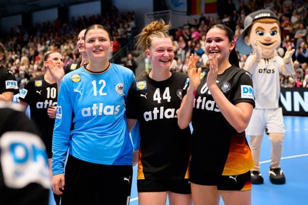 Handball, Women European Championship Qualification, Germany Belgium, 2nd Round, Group 3, Matchday 6 from left Goalkeeper Marie Weiss Germany , Jana Walther Germany , Chiara Rohr Germany Final Cheer Emotion Joy Hamm Westpress Arena Nordrhein Westfalen Germany