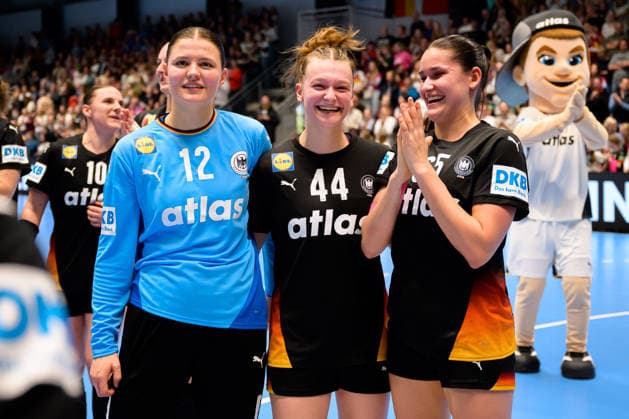 Handball, Women European Championship Qualification, Germany Belgium, 2nd Round, Group 3, Matchday 6 from left Goalkeeper Marie Weiss Germany , Jana Walther Germany , Chiara Rohr Germany Final Cheer Emotion Joy Hamm Westpress Arena Nordrhein Westfalen Germany