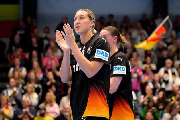Handball, Womens European Championship Qualification, Germany Belgium, 2nd round, Group 3, Matchday 6 Dana Bleckmann Germany Final cheer Final cheer Emotion Joy Hamm Westpress Arena North Rhine-Westphalia Germany
