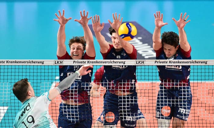 GER 1 VBL, Play Off semi-final, SVG Lueneburg vs SWD Powervolleys Dueren 12 04 2026, GER 1 VBL, PLay Off semi-final, SVG Lueneburg vs SWD Powervolleys Dueren, in the picture Ryan Poole Dueren 19 tries to assert himself against Santeri Välimaa Santeri Vaelimaa SVG 12 , Cole Matthew Young SVG 8 and Ethan Champlin SVG 20 nordphotoxGmbH xWitke nph00002