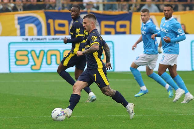 Parma Calcio 1913 v SSC Napoli - Serie A Gabriel Strefezza of Parma AC plays the ball during the Serie A match between Parma Calcio and SSC Napoli at New Balance Arena in Parma, Italy, on April 12, 2026. Parma Italy  Copyright: xDavidexCasentinix originalFilename:casentini-parmacal260412_npAkF.jpg