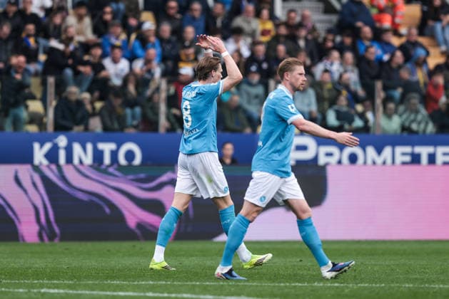 Parma Calcio 1913 v SSC Napoli - Serie A Scott McTominay of SSC Napoli celebrates after scoring a goal during the Serie A football match between Parma Calcio 1913 and SSC Napoli at Ennio Tardini Stadium in Parma, Italy, on April 12, 2026. Parma Italy  Copyright: xEmanuelexComincinix originalFilename:comincini-parmacal260412_npGxB.jpg