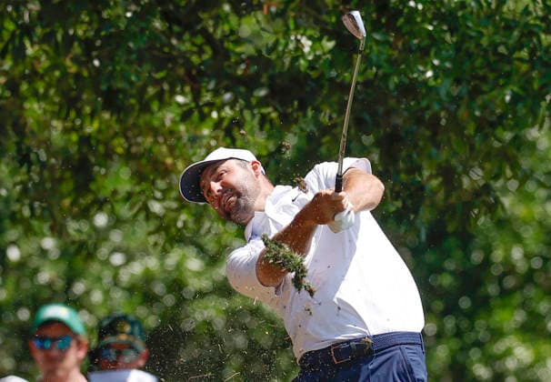 Scottie Scheffler hits an approach shot to the 1st hole during the final round of the Masters Tournament at Augusta National Golf Club on Sunday, April 12, 2026, in Augusta, Georgia.  AUG20260412801 JOHNxANGELILLO
