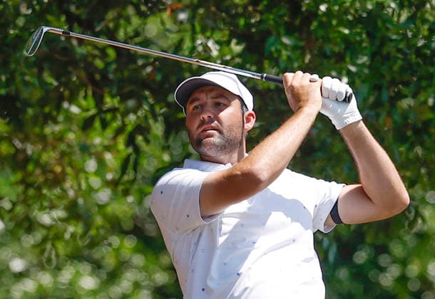 Scottie Scheffler hits an approach shot to the 1st hole during the final round of the Masters Tournament at Augusta National Golf Club on Sunday, April 12, 2026, in Augusta, Georgia.  AUG20260412802 JOHNxANGELILLO