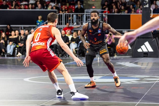 GER, easy Credit Basketball Bundesliga, FC Bayern München Basketball Niners Chemnitz 12 04 2026, BMW Park, Munich, GER, easy Credit Basketball Bundesliga, FC Bayern München Basketball Niners Chemnitz Corey Davis Jr Niners Chemnitz, 5 , Nenad Dimitrijevic FC Bayern München Basketball 0 Foto Alexander Trienitz München BMW Park Bayern Deutschland