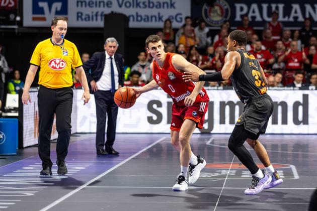 GER, easy Credit Basketball Bundesliga, FC Bayern München Basketball Niners Chemnitz 12 04 2026, BMW Park, Munich, GER, easy Credit Basketball Bundesliga, FC Bayern München Basketball Niners Chemnitz Nenad Dimitrijevic FC Bayern München Basketball 0 , Eric Washington Niners Chemnitz, 33 Photo Alexander Trienitz Munich BMW Park Bayern Germany