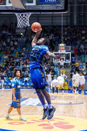 Basketball Bundesliga BBL, Frankfurt Skyliners vs MLP Academics Heidelberg, Süwag Energie Arena Frankfurt am Main 12 04 2026 Basketball Bundesliga BBL, Frankfurt am Main, Germany 12 04 2026 Isaiah Swope Frankfurt Skyliners, 1 at Warm Up Dank, Basketball Bundesliga BBL, Match of Frankfurt Skyliners vs MLP Academics Heidelberg, Süwag Energie Arena Frankfurt am Main Copyright: xBEAUTIFULxSPORTS Freudensteinx