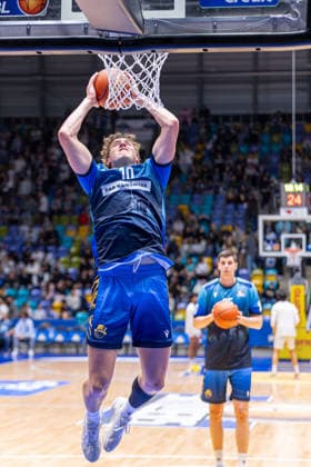 Basketball Bundesliga BBL, Frankfurt Skyliners vs MLP Academics Heidelberg, Süwag Energie Arena Frankfurt am Main 12 04 2026 Basketball Bundesliga BBL, Frankfurt am Main, Germany 12 04 2026 Jacob Holt Frankfurt Skyliners, 10 at the Warm Up Dunken, Basketball Bundesliga BBL, Match of Frankfurt Skyliners vs MLP Academics Heidelberg, Süwag Energie Arena Frankfurt am Main Copyright: xBEAUTIFULxSPORTS Freudensteinx