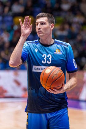 Basketball Bundesliga BBL, Frankfurt Skyliners vs MLP Academics Heidelberg, Süwag Energie Arena Frankfurt am Main 12 04 2026 Basketball Bundesliga BBL, Frankfurt am Main, Germany 12 04 2026 Ryan Hawkins Frankfurt Skyliners, 33 beiM Warm Up, Basketball Bundesliga BBL, Match of Frankfurt Skyliners vs MLP Academics Heidelberg, Süwag Energie Arena Frankfurt am Main Copyright: xBEAUTIFULxSPORTS Freudensteinx