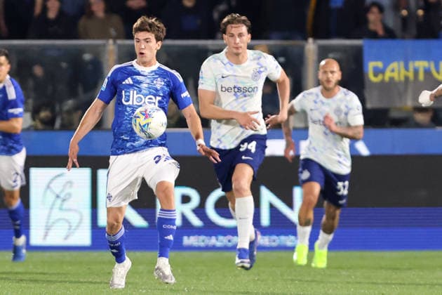 Como™s Maximo Perrone during the Serie A soccer match between Como and Inter at the Giuseppe Sinigaglia stadium in Como, north Italy - April 12, 2026 - Soccer.  Copyright: xAntonioxSaiai LaPressex