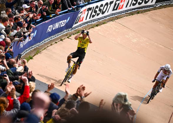 2026 Paris-Roubaix Hauts-de-France Picture by Olly Hassell SWpix.com - 12 04 2026 - Cycling - 2026 Paris-Roubaix Hauts-de-France - Wout van Aert (Team Visma Lease a Bike) wins the 2026 Paris-Roubaix in VÃ lodrome AndrÃ PÃ trieux Copyright: x xSWpix.comx(t axPhotographyxHubxLtd)xOllyxHassell SWpix.comx SWP-3030-12634