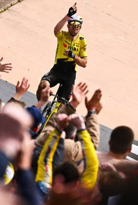 2026 Paris-Roubaix Hauts-de-France Picture by Olly Hassell SWpix.com - 12 04 2026 - Cycling - 2026 Paris-Roubaix Hauts-de-France - Wout van Aert (Team Visma Lease a Bike) wins the 2026 Paris-Roubaix in VÃ lodrome AndrÃ PÃ trieux Copyright: x xSWpix.comx(t axPhotographyxHubxLtd)xOllyxHassell SWpix.comx SWP-3030