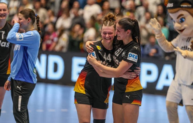 GER, Hamm, Germany vs Belgium, EHF EURO Qualifiers, Handball, EHF, Season 2025 2026, WESTPRESS arena, Matchday 6 in the picture Germany celebrates victory after scoring against Belgium, Joy and emotions after the victory, Jana Walther Germany Handball Women 44 and Chiara Rohr Germany Handball Women 65 are happy about their first international match DFB DFL REGULATIONS PROHIBIT ANY USE OF PHOTOGRAPHS AS IMAGE SEQUENCES AND OR QUASI VIDEO, 12 04 2026 Copyright: HMBxMedia HendrikxHamelau