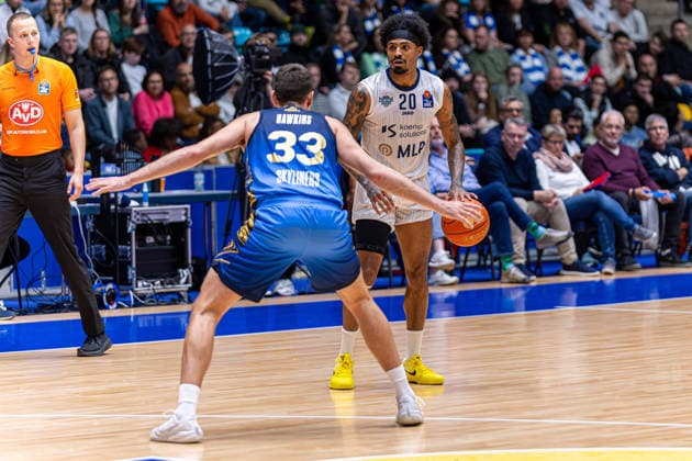 Basketball Bundesliga BBL, Frankfurt Skyliners vs MLP Academics Heidelberg, Süwag Energie Arena Frankfurt am Main 12 04 2026 Basketball Bundesliga BBL, Frankfurt am Main, Germany 12 04 2026 Michael Weathers MLP Academics Heidelberg, 20 on the ball against Ryan Hawkins Frankfurt Skyliners, 33 , Basketball Bundesliga BBL, Game of Frankfurt Skyliners vs MLP Academics Heidelberg, Süwag Energie Arena Frankfurt am Main Copyright: xBEAUTIFULxSPORTS Freudensteinx