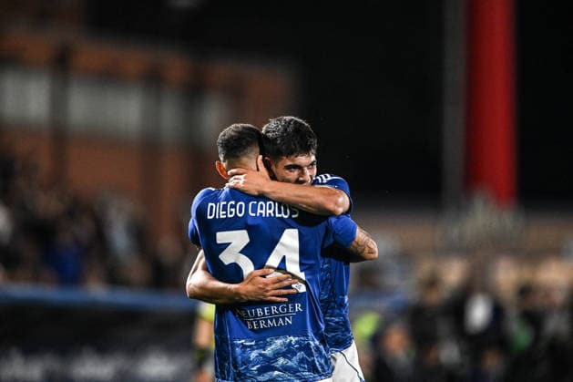CALCIO - Serie A - Como 1907 vs Inter - FC Internazionale Alex Valle of Calcio Como celebrating after a goal during the Italian Serie A football match between Calcio Como and Inter FC on 12 of Avril 2026 at the Giuseppe Senigallia stadium in Como, Italy Como Italy  Copyright: xIPAxSport ABACAx