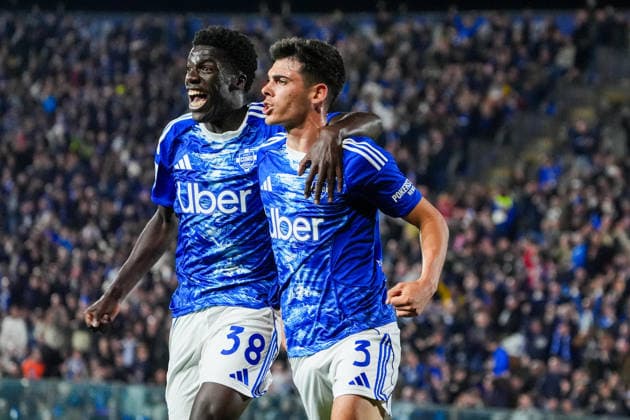 Como™s Ãlex Valle goal celebrate during the Serie A soccer match between Como and Inter at the Giuseppe Sinigaglia stadium in Como, north Italy - April 12, 2026 - Soccer.  Copyright: xAlessioxMorgese LaPressex
