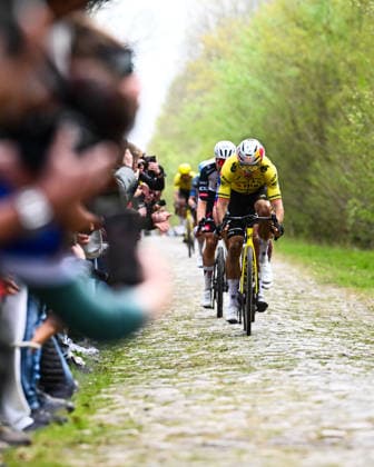 2026 Paris-Roubaix Hauts-de-France Picture by Olly Hassell SWpix.com - 12 04 2026 - Cycling - 2026 Paris-Roubaix Hauts-de-France - Wout van Aert (Team Visma Lease a Bike) leads the front group on Sector 19 TrouÃ e d Arenberg Copyright: x xSWpix.comx(t axPhotographyxHubxLtd)xOllyxHassell SWpix.comx SWP-3030-12638