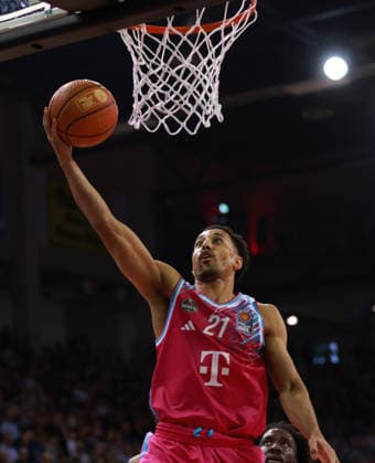 Joel Aminu Bonn under the basket, Bonn, Germany, 12 04 2026, Basketball Bundesliga, Matchday 29, Telekom Baskets Bonn vs Basketball Löwen Braunschweig