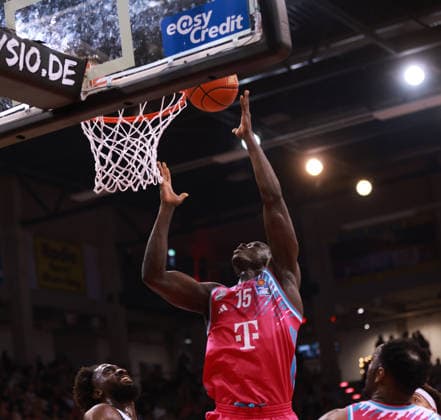Kur Jongkuch Bonn at the basket, Bonn, Germany, 12 04 2026, Basketball Bundesliga, Matchday 29, Telekom Baskets Bonn vs Basketball Löwen Braunschweig