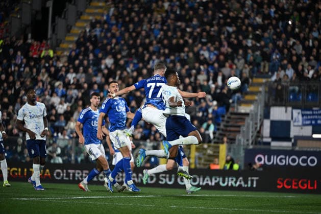 Denzel Dumfries of Inter FC scores a goal during the Italian Serie A football match between Calcio Como and Inter FC on 12 of Avril 2026 at the Giuseppe Senigallia stadium in Como, Italy  Copyright: xTizianoxBallabio IPAxSportx xipa-agency.netx xx IPA_73925186 IPA_Agency_IPA73925186