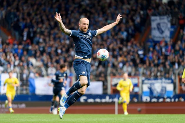 Philipp Hofmann VfL Bochum controls the ball during the 2 Bundesliga match between VfL Bochum and Eintracht Braunschweig, Vonovia Ruhrstadion on April 12, 2026 in Bochum, Germany Photo by Max Maiwald DeFodi Images Philipp Hofmann VfL Bochum controls the ball during the 2 Bundesliga match between VfL Bochum and Eintracht Braunschweig at Vonovia Ruhrstadion on April 12, 2026 in Bochum, Germany Photo by Max Maiwald DeFodi Images Photo by Max Maiwald DeFodi Images