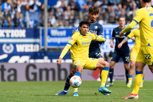 Johan Gomez Eintracht Braunschweig and Cajetan Lenz VfL Bochum battle for the ball during the 2 Bundesliga match between VfL Bochum and Eintracht Braunschweig, Vonovia Ruhrstadion on April 12, 2026 in Bochum, Germany, Germany Photo by Max Maiwald DeFodi Images Johan Gomez Eintracht Braunschweig and Cajetan Lenz VfL Bochum battle for the ball during the 2 Bundesliga match between VfL Bochum and Eintracht Braunschweig at Vonovia Ruhrstadion on April 12, 2026 in Bochum, Germany Photo by Max Maiwald DeFodi Images Photo by Max Maiwald DeFodi Images