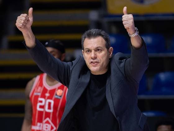 MACCABI TEL AVIV vs HAPOEL TEL AVIV DIMITRIS ITOUDIS, basketball coach of Hapoel Tel Aviv, during the Euroleague match against Maccabi Tel Aviv, at Aleksandar Nikolic Arena. Belgrade, 12.04.2026. photo: MN PRESS BASKETBALL, EUROLEAGUE, MACCABI TEL AVIV, HAPOEL TEL AVIV Belgrade Aleksandar Nikolic arena Serbia Copyright: xMNxPressx