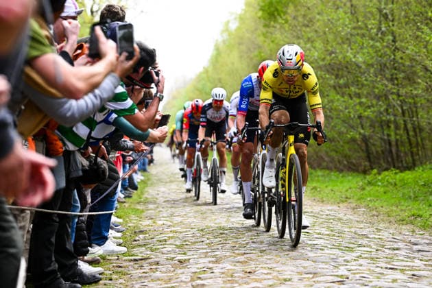 2026 Paris-Roubaix Hauts-de-France Picture by Olly Hassell SWpix.com - 12 04 2026 - Cycling - 2026 Paris-Roubaix Hauts-de-France - Wout van Aert (Team Visma Lease a Bike) leads the front group on Sector 19 TrouÃ e d Arenberg Copyright: x xSWpix.comx(t axPhotographyxHubxLtd)xOllyxHassell SWpix.comx SWP-3030