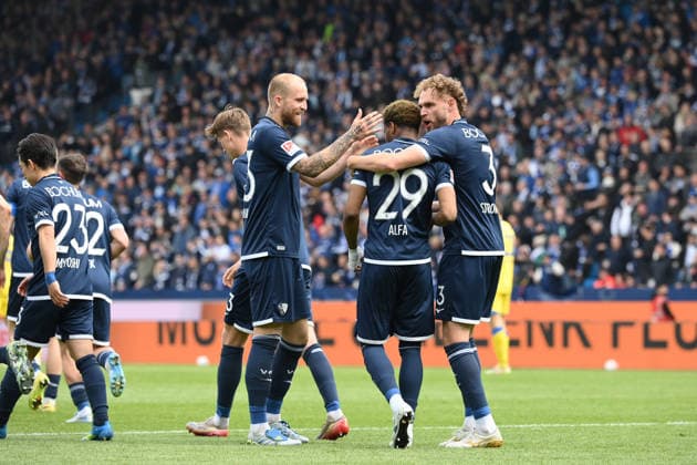 Jubel 3 0 v re , Philipp Strompf VfL Bochum , Farid Alfa Ruprecht VfL Bochum , Philipp Hofmann VfL Bochum 12 04 2026, Fußball 2 Bundesliga, Saison 2025 2026, 29 Spieltag, VfL Bochum Eintracht Braunschweig 4 1 DFL regulations prohibit any use of photographs as image sequences and or quasi video Bochum Vonovia Ruhrstadion Nordrhein Westfalen Germany Team2