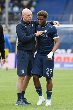 Coach Uwe Rösler VfL Bochum after the match with Farid Alfa Ruprecht VfL Bochum 12 04 2026, Soccer 2 Bundesliga, Season 2025 2026, Matchday 29, VfL Bochum Eintracht Braunschweig 4 1 DFL regulations prohibit any use of photographs as image sequences and or quasi video Bochum Vonovia Ruhrstadion Nordrhein Westfalen Germany Team2