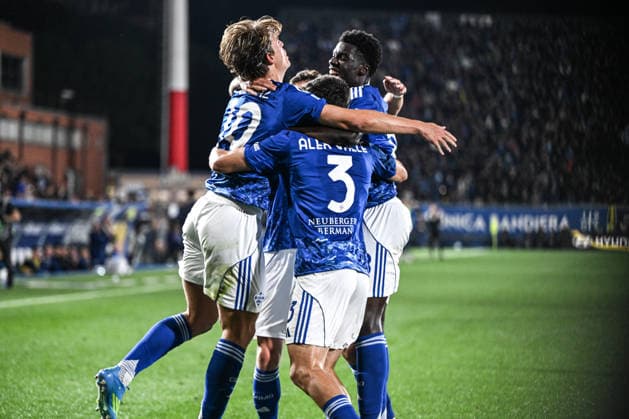 Alex Valle of Calcio Como celebrating after a goal during the Italian Serie A football match between Calcio Como and Inter FC on 12 of Avril 2026 at the Giuseppe Senigallia stadium in Como, Italy  Copyright: xTizianoxBallabio IPAxSportx xipa-agency.netx xx IPA_73924308 IPA_Agency_IPA73924308