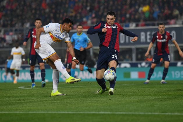 CALCIO - Serie A - Bologna FC vs US Lecce Cheddira Walid (Us Lecce) shooting on goal during Bologna FC vs US Lecce, Italian soccer Serie A match in Bologna, Italy, April 12 2026 Bologna Italy  Copyright: xIPAxSport ABACAx