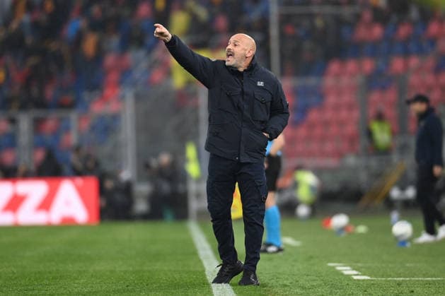 CALCIO - Serie A - Bologna FC vs US Lecce Vincenzo Italiano (Bologna Fc) during Bologna FC vs US Lecce, Italian soccer Serie A match in Bologna, Italy, April 12 2026 Bologna Italy  Copyright: xIPAxSport ABACAx