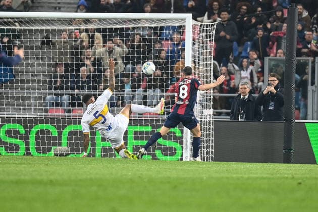 CALCIO - Serie A - Bologna FC vs US Lecce Remo Freuler (Bologna Fc) scoaring a goal during Bologna FC vs US Lecce, Italian soccer Serie A match in Bologna, Italy, April 12 2026 Bologna Italy  Copyright: xIPAxSport ABACAx