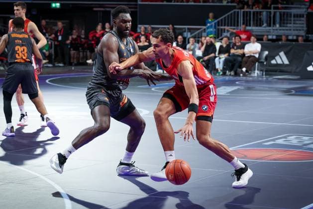 Amadou Sow 12 Niners Chemnitz vs Oscar da Silva 1 FC Bayern Muenchen Basketball , FC Bayern Muenchen Basketball vs Niners Chemnitz, easyCredit BBL, Basketball, Bundesliga, Men, Main Round, April 12, 2026 Muenchen Bayern Germany Copyright: xkolbert-press MartinxAgüerax