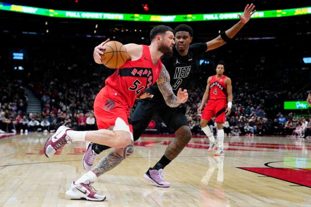 April 12, 2026, Toronto, On, CANADA: Toronto Raptors forward Sandro Mamukelashvili (54) drives to the net past Brooklyn Nets forward E.J. Liddell (9) during first half NBA, Basketball Herren, USA basketball action in Toronto, Sunday, April 12, 2026. Canada News - April 12, 2026 - ZUMAc35_ 20260412_zaf_c35_054 Copyright: xFrankxGunnx