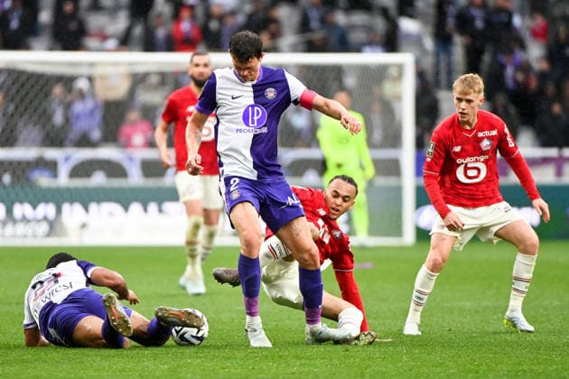 Toulouse FC v Lille OSC - Ligue 1 McDonald s 2025 2026 08 Ethan MBAPPE (losc) - 02 Rasmus Schmidt NICOLAISEN (tfc) during the Ligue 1 McDonald s match between Toulouse and Lille at Stadium de Toulouse on April 12, 2026 in Toulouse, France. Toulouse France  Copyright: xFEPx 776348348