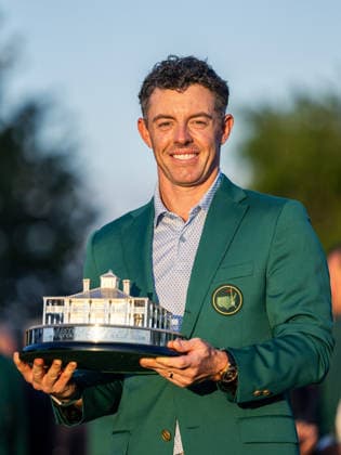 260412 Rory McIlroy of Northern Ireland celebrates with the Masters trophy during the Green Jacket Ceremony after winning the 2026 Masters Golf Tournament on April 12, 2026 in Augusta Photo Petter Arvidson BILDBYRAN kod PA PA1196 golf masters bbeng the masters augusta jubel  Copyright: PETTERxARVIDSON BB260412PA277