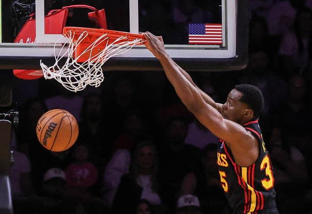 NBA, Basketball Herren, USA Miami Heat vs Atlanta Hawks game Atlanta Hawks Center Christian Koloko in action during the NBA basketball game between the Miami Heat and the Atlanta Hawks at the Kaseya Center in Miami, Florida, USA, 12 April 2026. MIAMI FLORIDA United States  Copyright: xCRISTOBALxHERRERA-ULASHKEVICHx