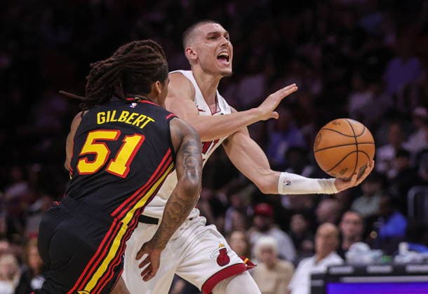 NBA, Basketball Herren, USA Miami Heat vs Atlanta Hawks game Miami Heat Guard Tyler Herro (R) in action against Atlanta Hawks Guard Keshon Gilbert during the NBA basketball game between the Miami Heat and the Atlanta Hawks at the Kaseya Center in Miami, Florida, USA, 12 April 2026. MIAMI FLORIDA United States  Copyright: xCRISTOBALxHERRERA-ULASHKEVICHx