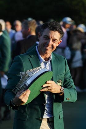 Golf - Masters Tournament round 4 2026 Masters tournament champion Rory McIlroy of Northern Ireland holds up the trophy while wearing the Green Jacket after winning the final round of the 2026 Masters tournament in Augusta, Georgia, USA, 12 April 2026. AUGUSTA GEORGIA United States  Copyright: xERIKxS.xLESSERx